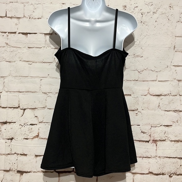 🆕Nasty Gal “Let’s V You Dance”Romper, Size 6 - Picture 4 of 7